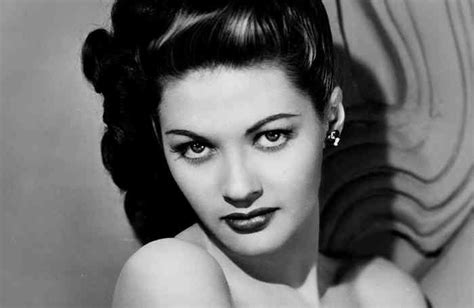 yvonne de carlo net worth|Yvonne De Carlo Bio, Family, Career, Husband,。